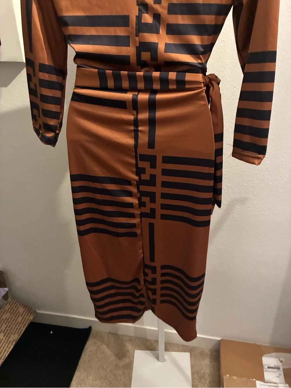 Women's Brown Geometric Print Midi Dress with Belt - Picture 5 of 5